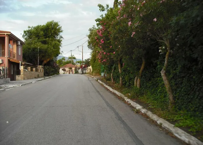 Semesterbostad σαραντησ μαρκόπουλος Lakíthra