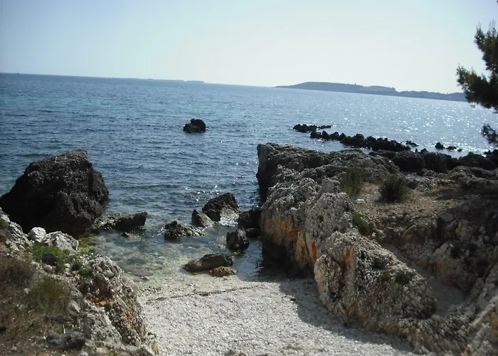 Semesterbostad σαραντησ μαρκόπουλος Lakíthra